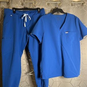 ✨FIGS Scrub set in Royal Blue! Top: XXL, Pant: XL🩺